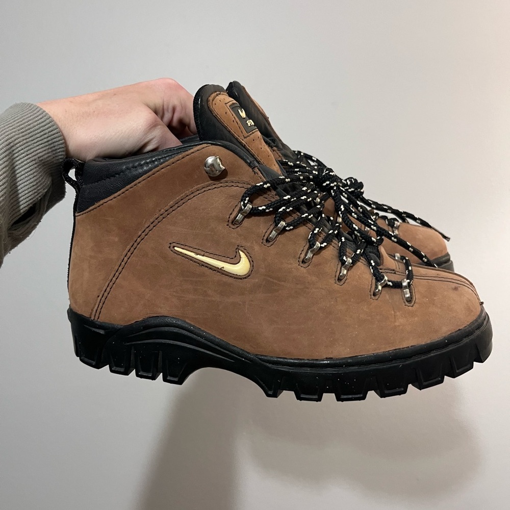 Vintage Nike ACG Trail Boot Womens Size 7.5 Brown Suede Leather